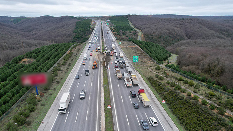 Kuzey Marmara Otoyolunda kaza: 3 şerit trafiğe kapandı