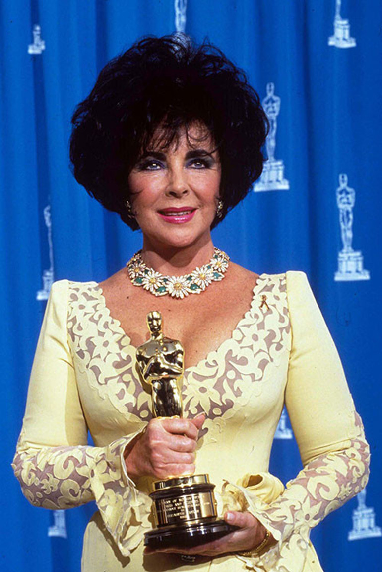 Ünlü oyuncu yedinci evliliğini inşaat işçisiyle yapmıştı... Geride 137 milyonluk mücevherleri kaldı yadigar.... Şimdi onları başkaları takıp takıştırıyor