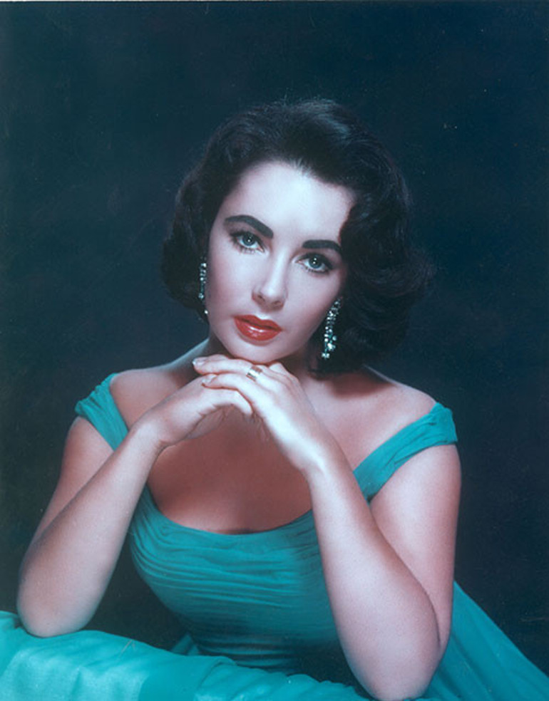 Ünlü oyuncu yedinci evliliğini inşaat işçisiyle yapmıştı... Geride 137 milyonluk mücevherleri kaldı yadigar.... Şimdi onları başkaları takıp takıştırıyor