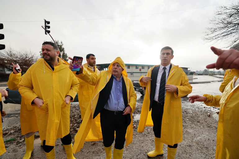 Yoğun sağanak Adana’yı vurdu