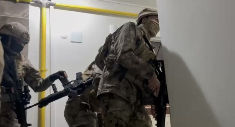 Sarallar çetesine şafak baskını