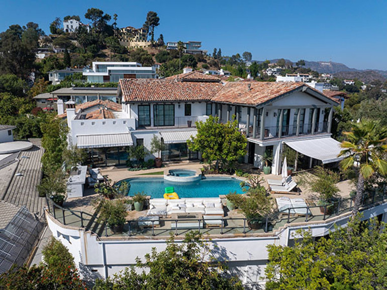  12 milyonluk aşk yuvasını yeniledi