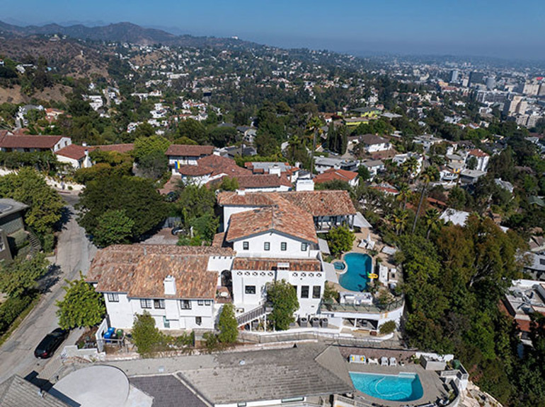  12 milyonluk aşk yuvasını yeniledi