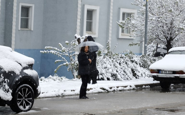 Yarın için hazırlıklı olun: Meteorolojiden kritik alarm 54 ile sarı ve turuncu kodlu uyarı yapıldı