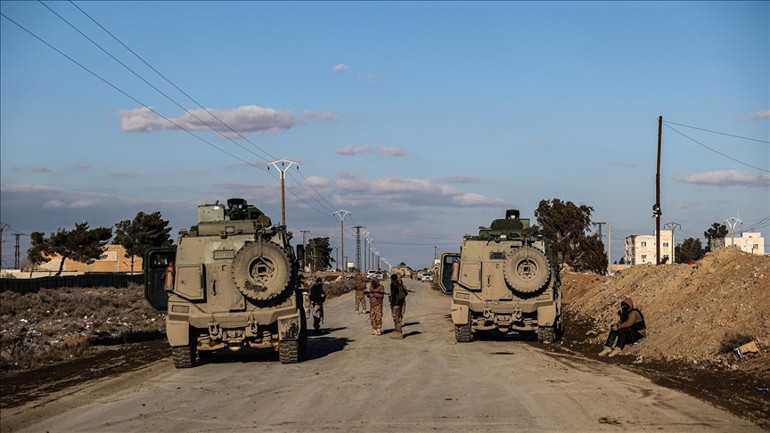 Suriye güçleri, YPG işgalindeki Hasekeye girmek için bekliyor