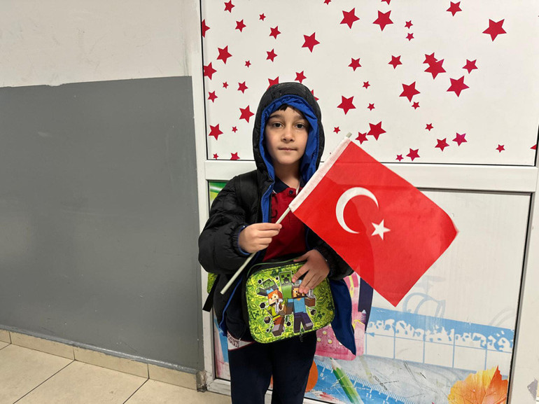 Okullarda ‘Bayrak Sevgisi’ temasıyla ilk ders zili çaldı