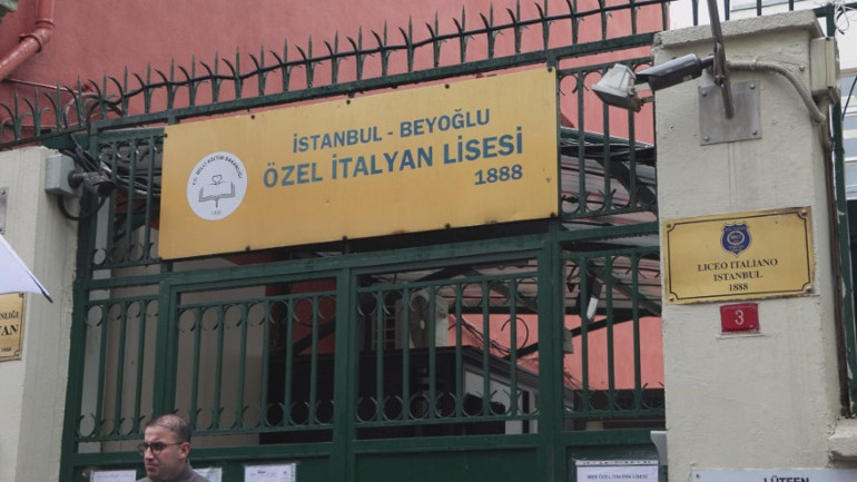 İstanbuldaki İtalyan Lisesinde Türk öğretmenler grev başlattı | Doğduğumuz topraklarda kimsenin bizi aşağılamaya hakkı yok