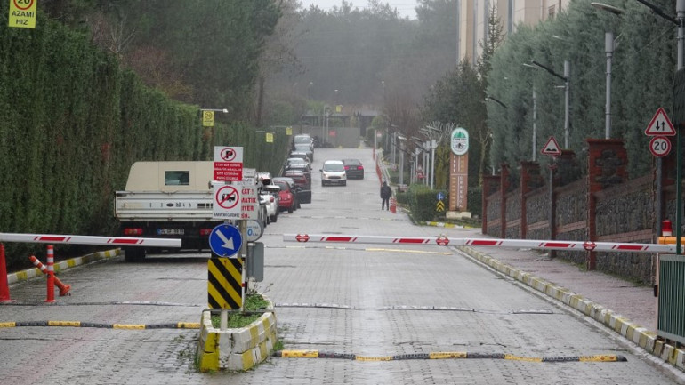  Asansör kabinleri arasında sıkışan işçi hayatını kaybetti