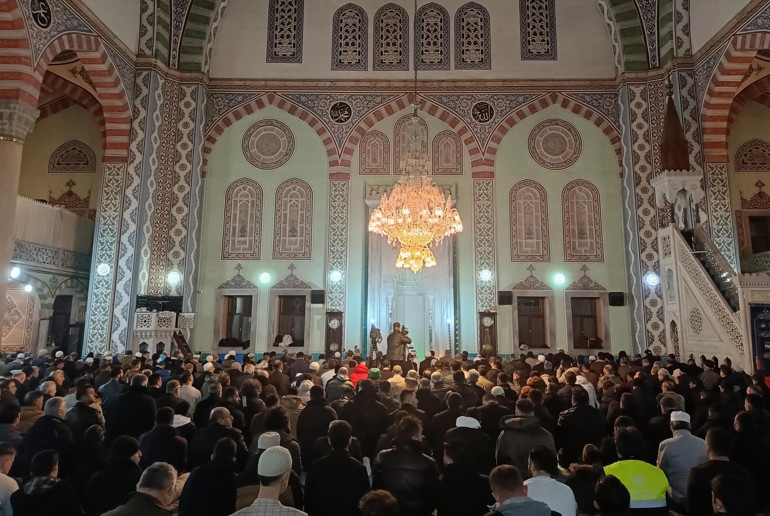 Berat Kandili tüm yurtta idrak edildi: 81 ilde camiler doldu taştı