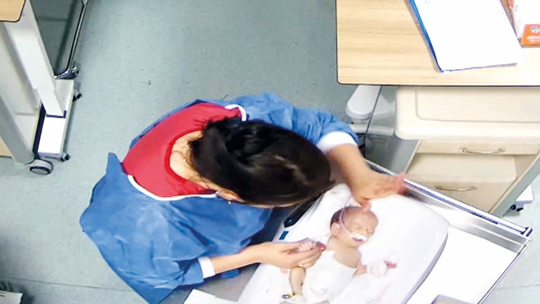 Elini sürdüğü her bebek kontrol edilsin