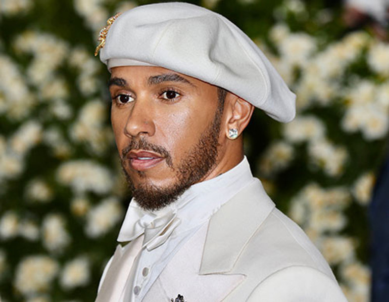 Aşk perhizini olabilecek en yanlış kişiyle bozdu... Gerçek sevgi değil bu çıkar ilişkisi Senin şöhretini kullanıyor