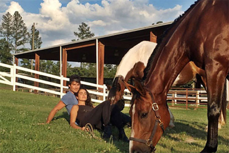 Hem kocasının hem kendisinin milyonları var... 20 yıldır aynı yamalı pantolonu giyiyorum... Ayakkabılarımın tabanını üç yılda bir yenilerim