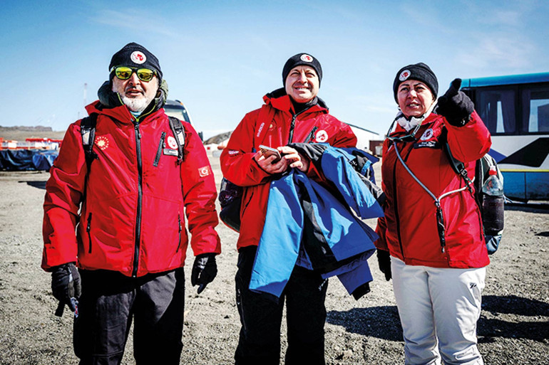 14 bin kilometre yol yaptılar... Beyaz Kıta’ya bilim seferi
