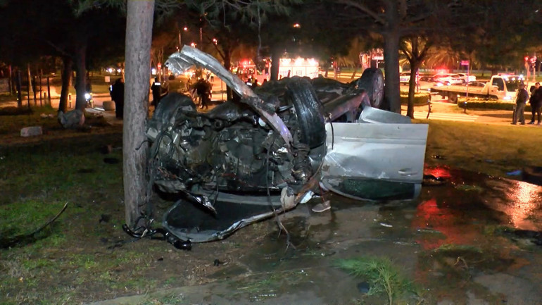 Maltepede feci kaza İki otomobil kafa kafaya çarpıştı: 6 yaralı