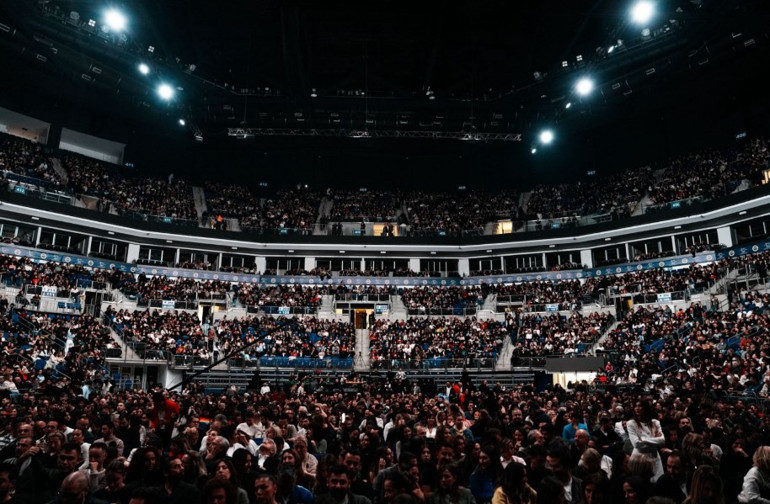 Hande Yener konserinde duygusal anlar