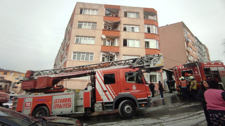  Genç kadın gözyaşlarına boğuldu