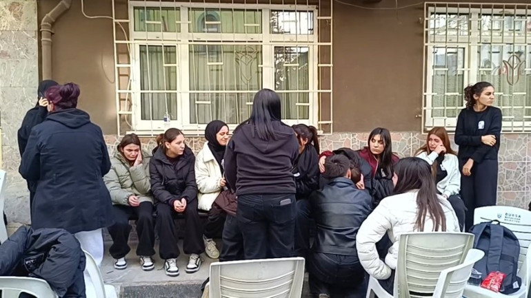 Lisede kahreden ölüm: 12. sınıf öğrencisi Rabia kurtarılamadı | Arkadaşları cenazede gözyaşlarına boğuldu