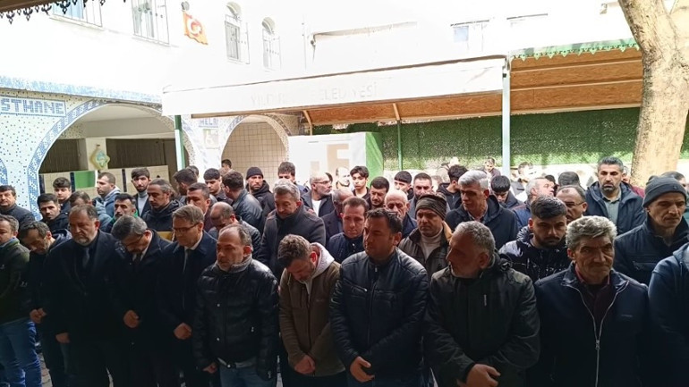 Lisede kahreden ölüm: 12. sınıf öğrencisi Rabia kurtarılamadı | Arkadaşları cenazede gözyaşlarına boğuldu
