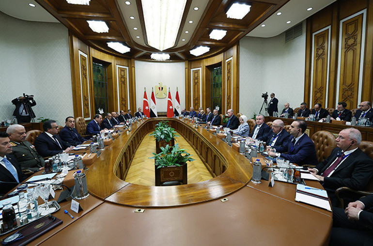 Mısır Cumhurbaşkanı Sisi ile ortak basın toplantısı düzenleyen Cumhurbaşkanı Erdoğan: Ortak gündemimiz Filistin davası