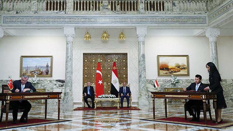 Mısır Cumhurbaşkanı Sisi ile ortak basın toplantısı düzenleyen Cumhurbaşkanı Erdoğan: Ortak gündemimiz Filistin davası