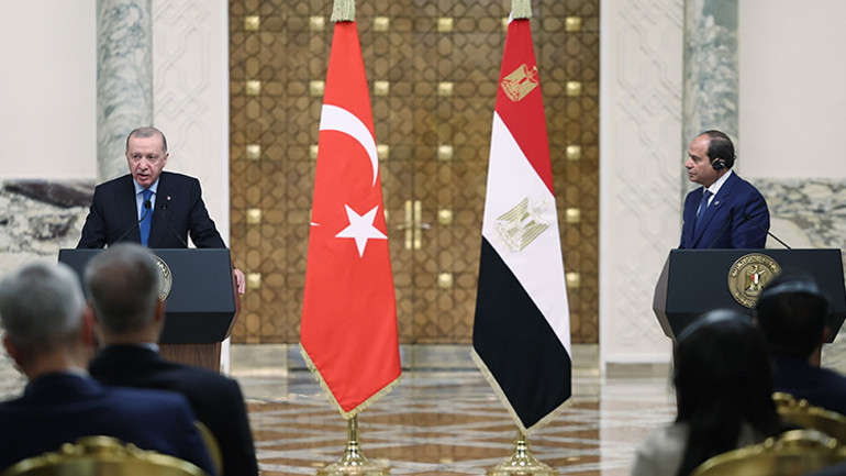 Mısır Cumhurbaşkanı Sisi ile ortak basın toplantısı düzenleyen Cumhurbaşkanı Erdoğan: Ortak gündemimiz Filistin davası