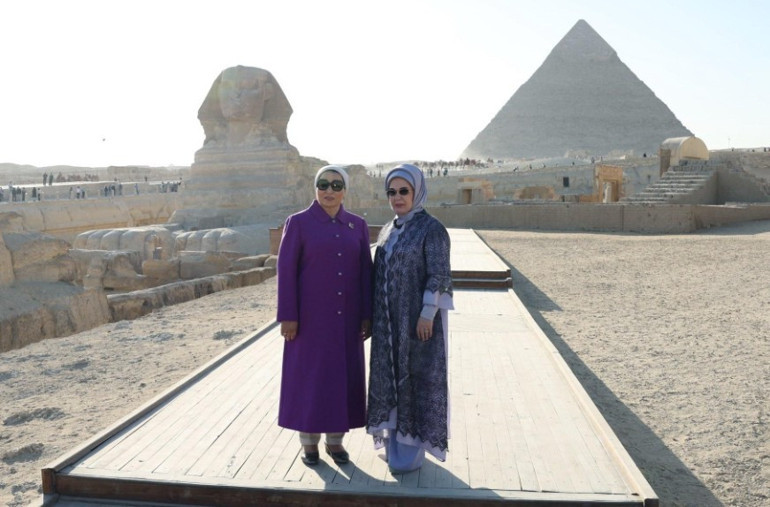 Emine Erdoğan, Mısır Cumhurbaşkanının eşi Amer ile görüştü