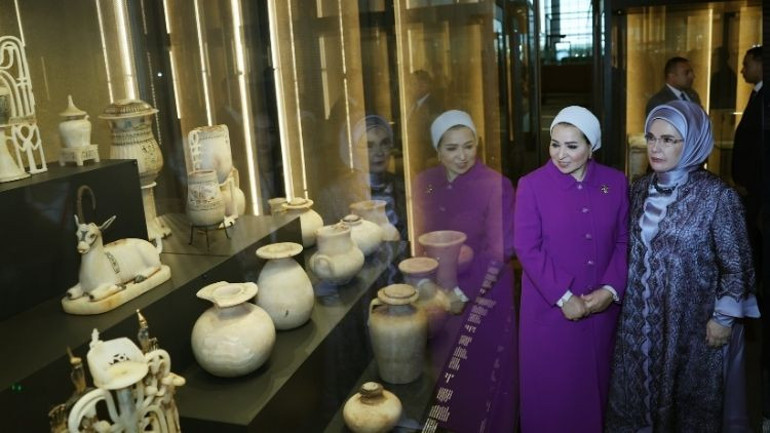 Emine Erdoğan, Mısır Cumhurbaşkanının eşi Amer ile görüştü