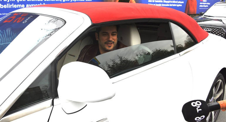 Burak Özçivit 35 milyon liralık aracıyla Etiler trafiğinde
