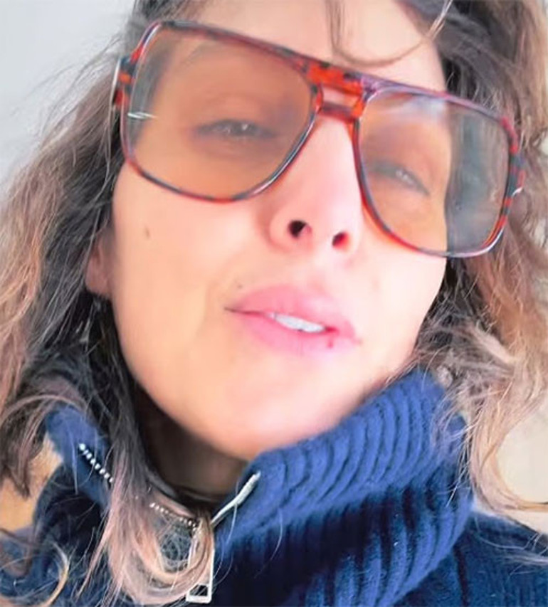 Ünlü oyuncu kredi borcunu ödeyemedi... Ağlaya ağlaya evinden taşındı...Gördüm ki bu alemde hiç vefa yokmuş