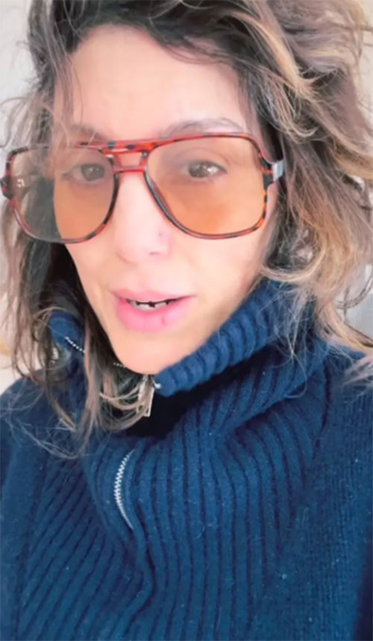 Ünlü oyuncu kredi borcunu ödeyemedi... Ağlaya ağlaya evinden taşındı...Gördüm ki bu alemde hiç vefa yokmuş