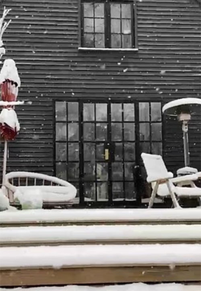 Ünlü oyuncu kredi borcunu ödeyemedi... Ağlaya ağlaya evinden taşındı...Gördüm ki bu alemde hiç vefa yokmuş