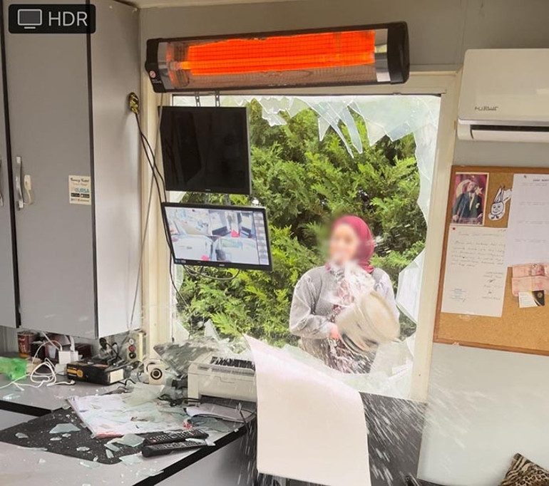 Taksiye alınmayınca ortalığı birbirine katmıştı: Yeni görüntüleri çıktı Başımıza gelen olay, pişmiş tavuğun başına gelmez