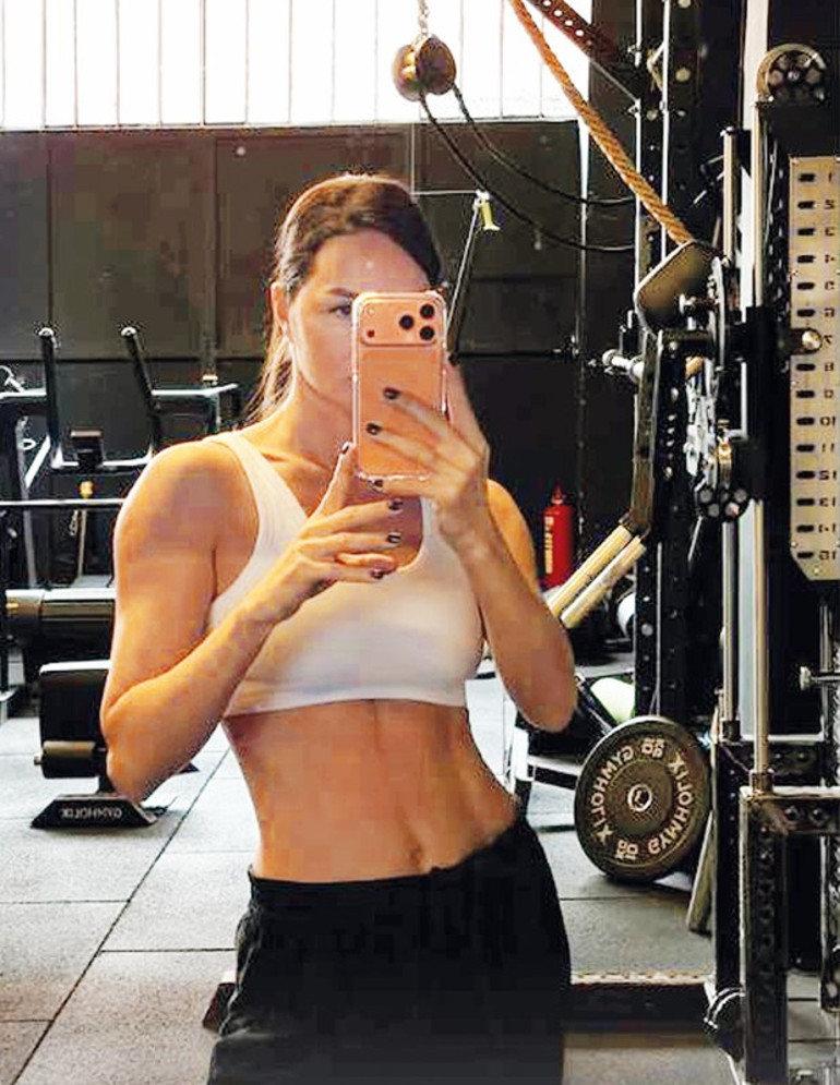 Yasemin Ergeneden spor pozu