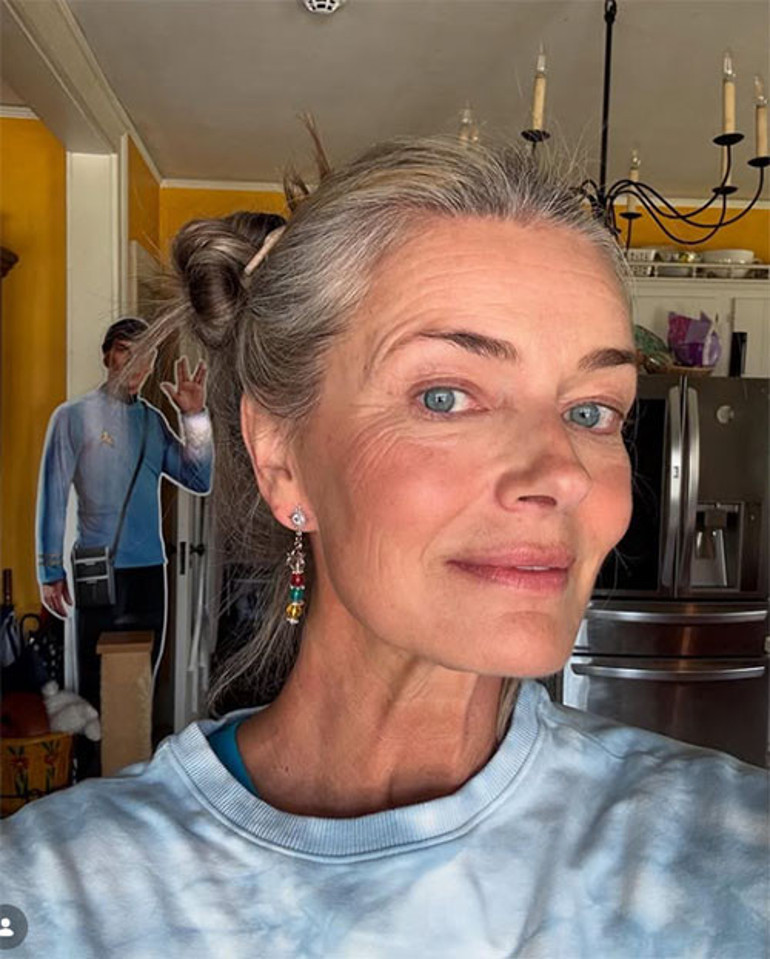 Bana kaç bornozlu adam kapıyı açtı, sayamadım... Tacize uğradığımın farkında bile değildim... Bunları iltifat sanıyordum