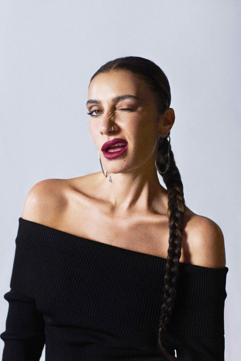 Önce tekli, albüm yolda…