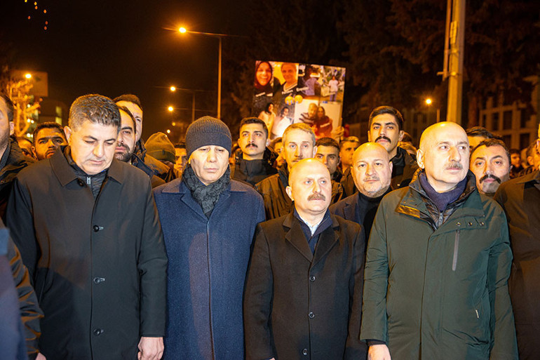 Saatler 04.17de durdu 6 Şubat depremlerinin üzerinden 3 yıl geçti... Birçok ilden anma töreni düzenlendi