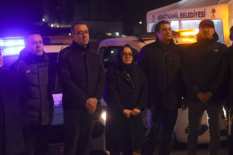 Saatler 04.17de durdu 6 Şubat depremlerinin üzerinden 3 yıl geçti... Birçok ilden anma töreni düzenlendi