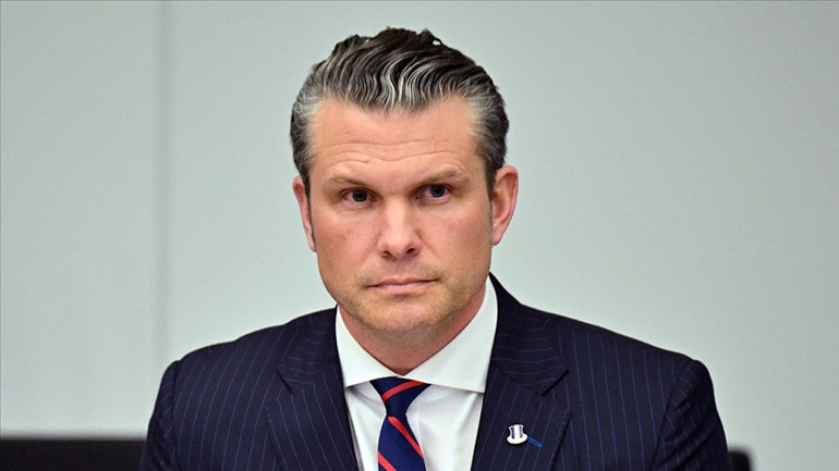 ABD Donanması, Pasifikte bir gemiyi vurdu