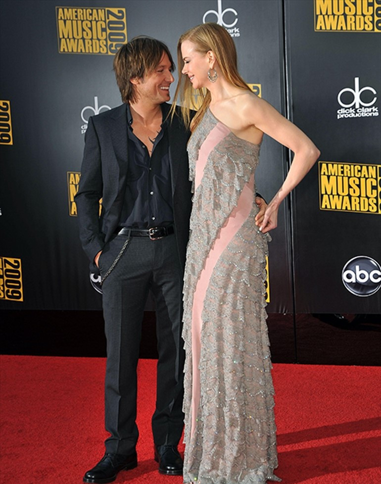 Karısını terk etti, çocuklarından da oldu… Artık ömrünü iki kızına hasret yaşamaya mahkum…