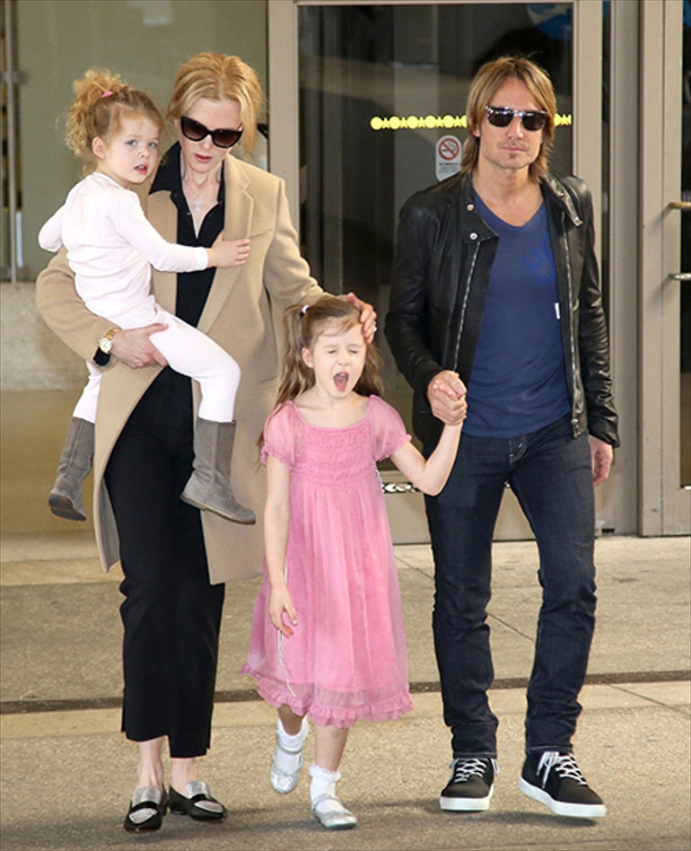 Karısını terk etti, çocuklarından da oldu… Artık ömrünü iki kızına hasret yaşamaya mahkum…