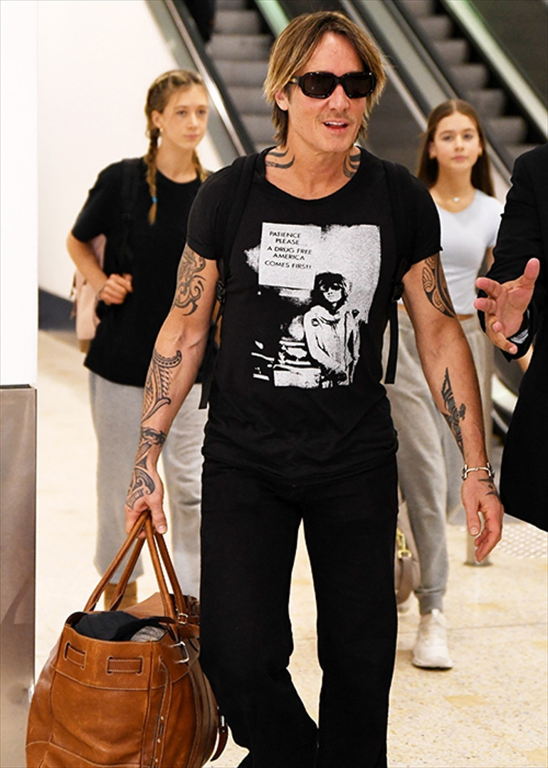 Karısını terk etti, çocuklarından da oldu… Artık ömrünü iki kızına hasret yaşamaya mahkum…