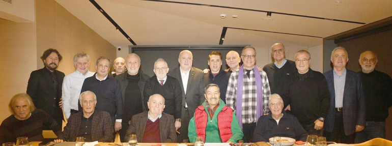 Eski dostlarla moral yemeği