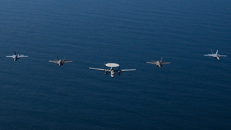 ABDden gövde gösteri Uçak gemisi grubunun fotoğraflarını paylaştı