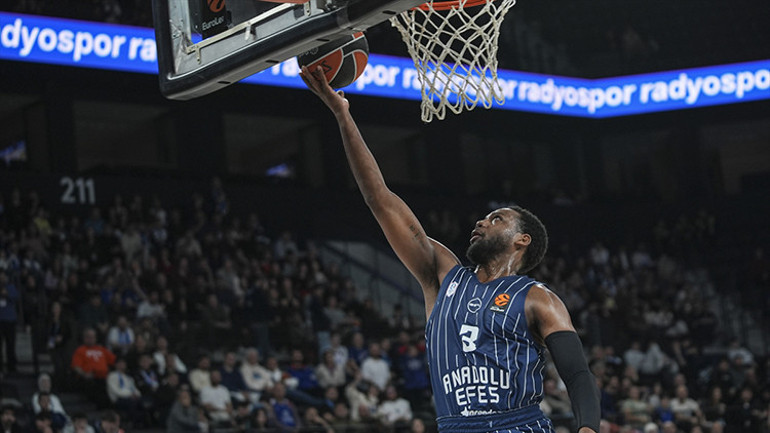 Anadolu Efes, Zalgirisi yıktı geçti: 92-82