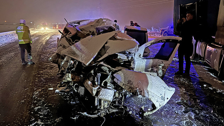 Erzurumda katliam gibi kaza: 4 ölü