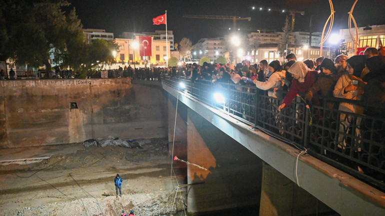  Sesimizi duyan var mı