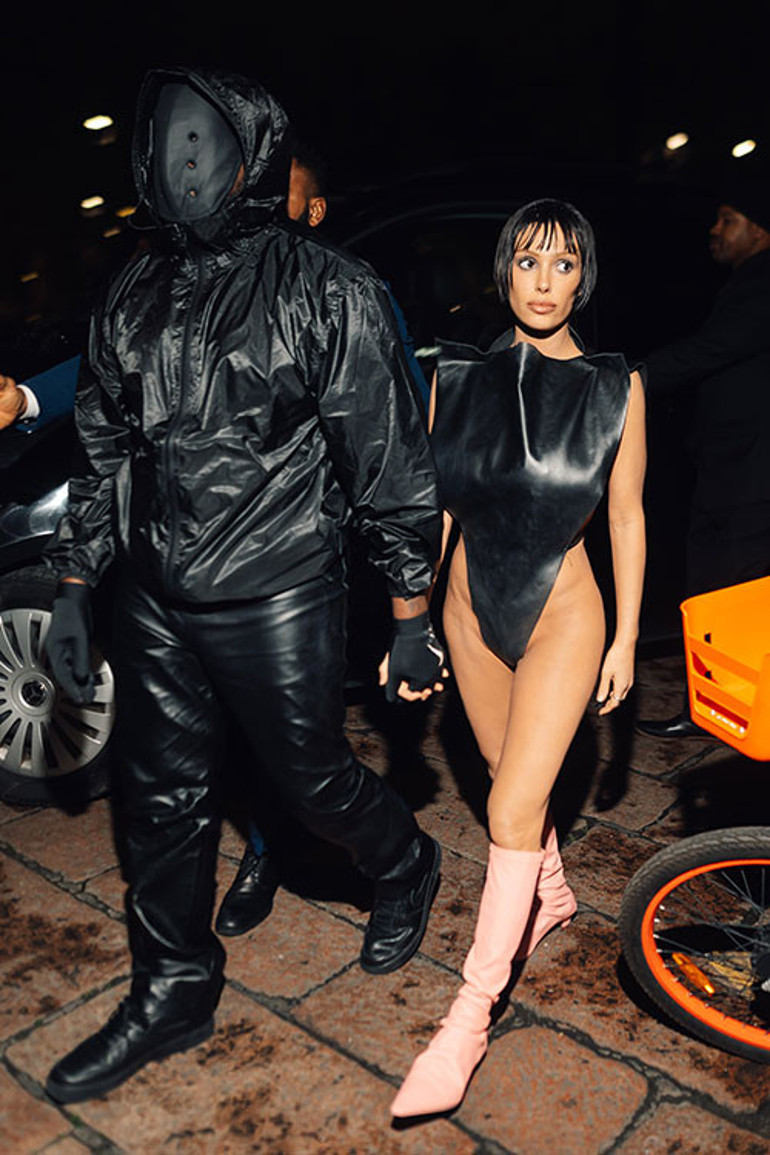 Daha karısından boşanmadan bana aracı gönderdi