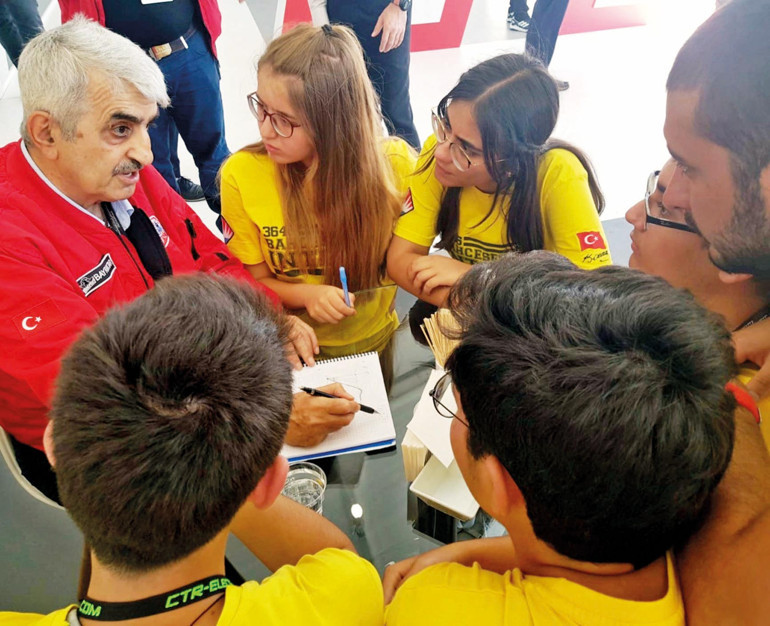 Özdemir Bayraktar’ın müthiş hayat hikâyesi... Efsanelerin gökyüzü masası