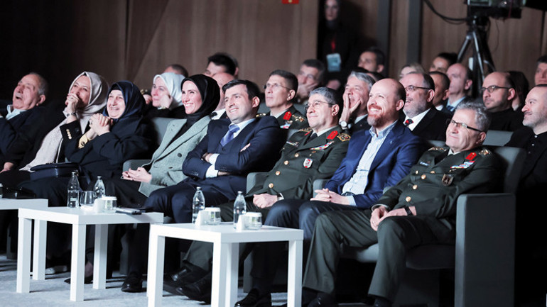 Özdemir Bayraktar belgeseline özel gösterim... Bu dünyadan bir akıncı geçti