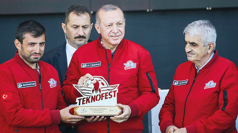 Özdemir Bayraktar belgeseline özel gösterim... Bu dünyadan bir akıncı geçti